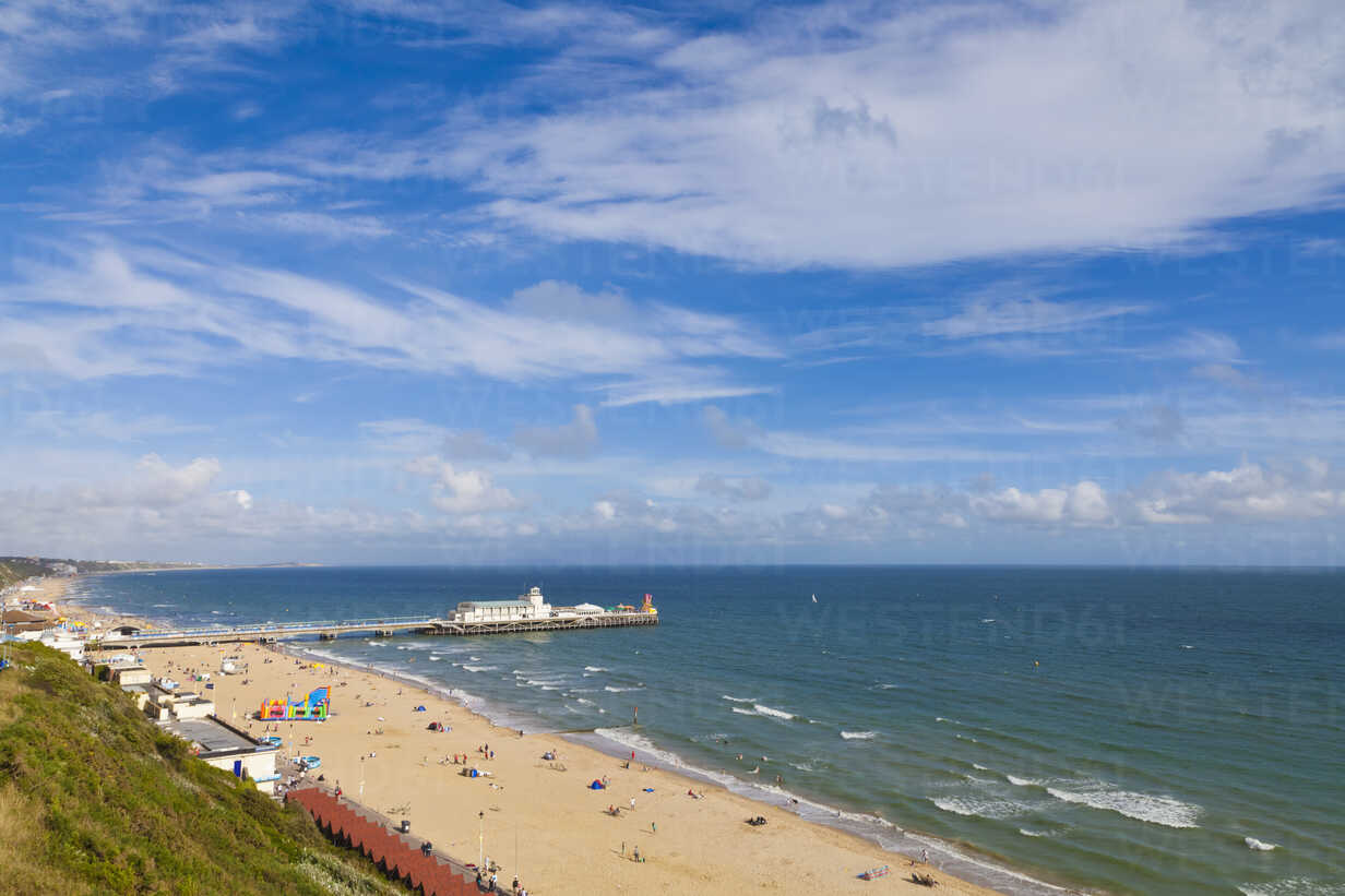 England Dorset Bournemouth View Of Beach At Bournemouth Pier Stockphoto