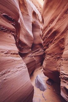 Peek-a-boo slot canyon utah usa map