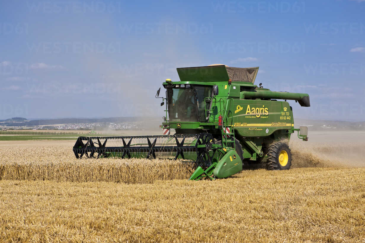 Combine harvester working on corn field - AM002343 - Martin Moxter ...