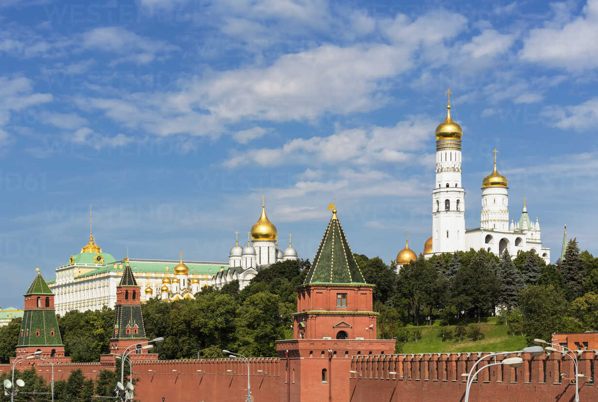 Russia Moscow Kremlin Wall With Towers And Cathedrals Fof Fotofeeling Westend61