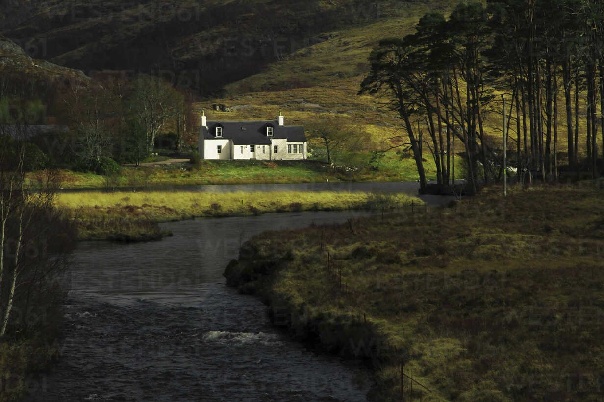 UK, Scotland, Highlands, house by the river DLF000004 dlphoto