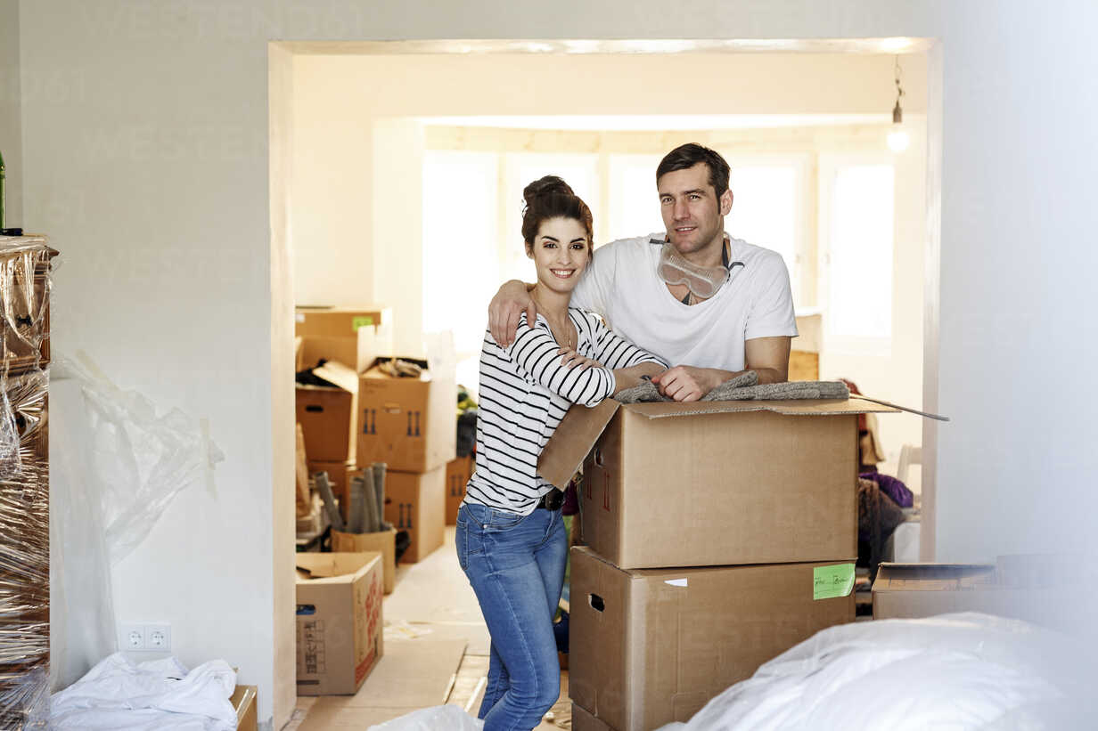 Young Couple Moving House Unpacking Cardboard Boxes Pesf Peter Scholl Westend61