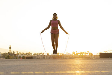 Spain Barcelona Young Black Woman Skipping Rope At Sunrise Afvf01276 Vitta Gallery Westend61