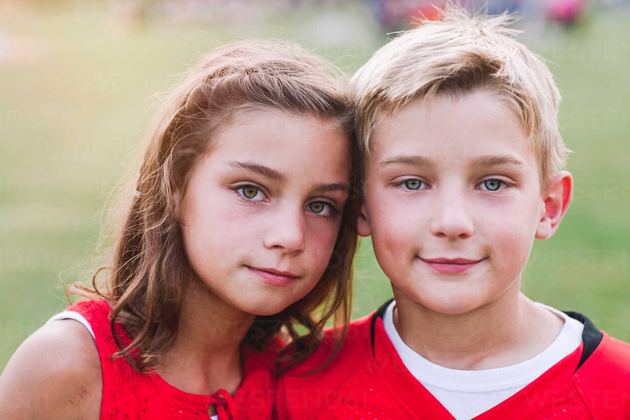Portrait of boy and girl looking at camera – Stockphoto