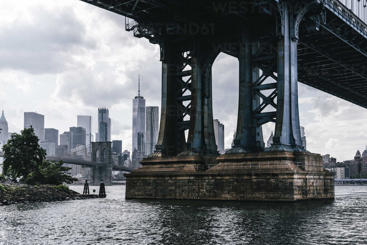 Manhattan Bridge Over East River In City Against Cloudy Sky Cavf497 Cavan Images Westend61