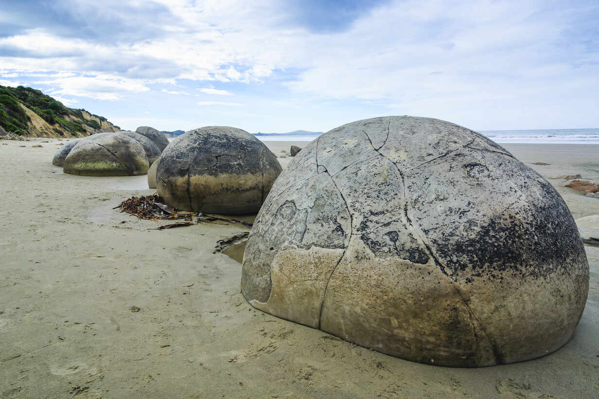 Moeraki Boulders Koekohe Beach South Island New Zealand Runf026 Michael Runkel Westend61