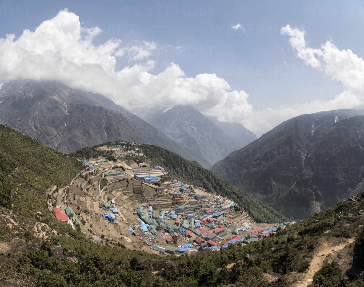 Namche Bazaar Solo Khumbu Nepal Alrf Alun Richardson Westend61