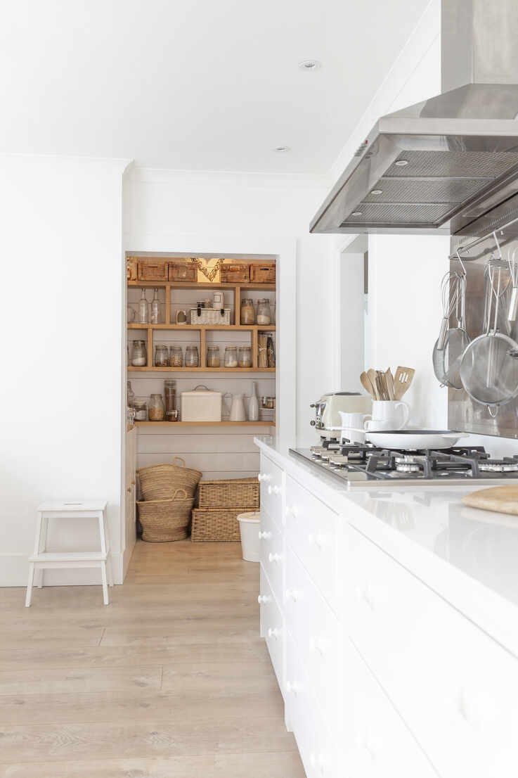 White Home Showcase Kitchen With Pantry Stockphoto