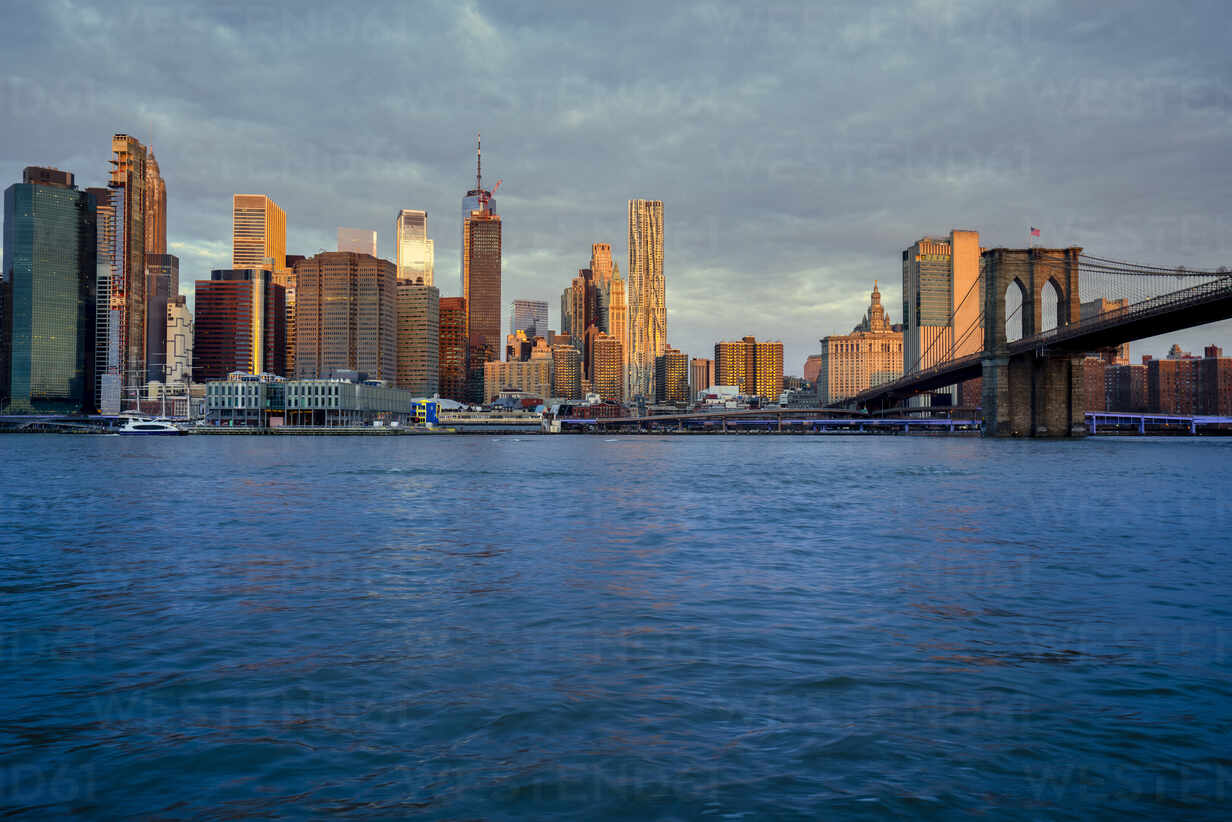 Usa New York New York City East River And Brooklyn Bridge At Dawn With Manhattan Skyline