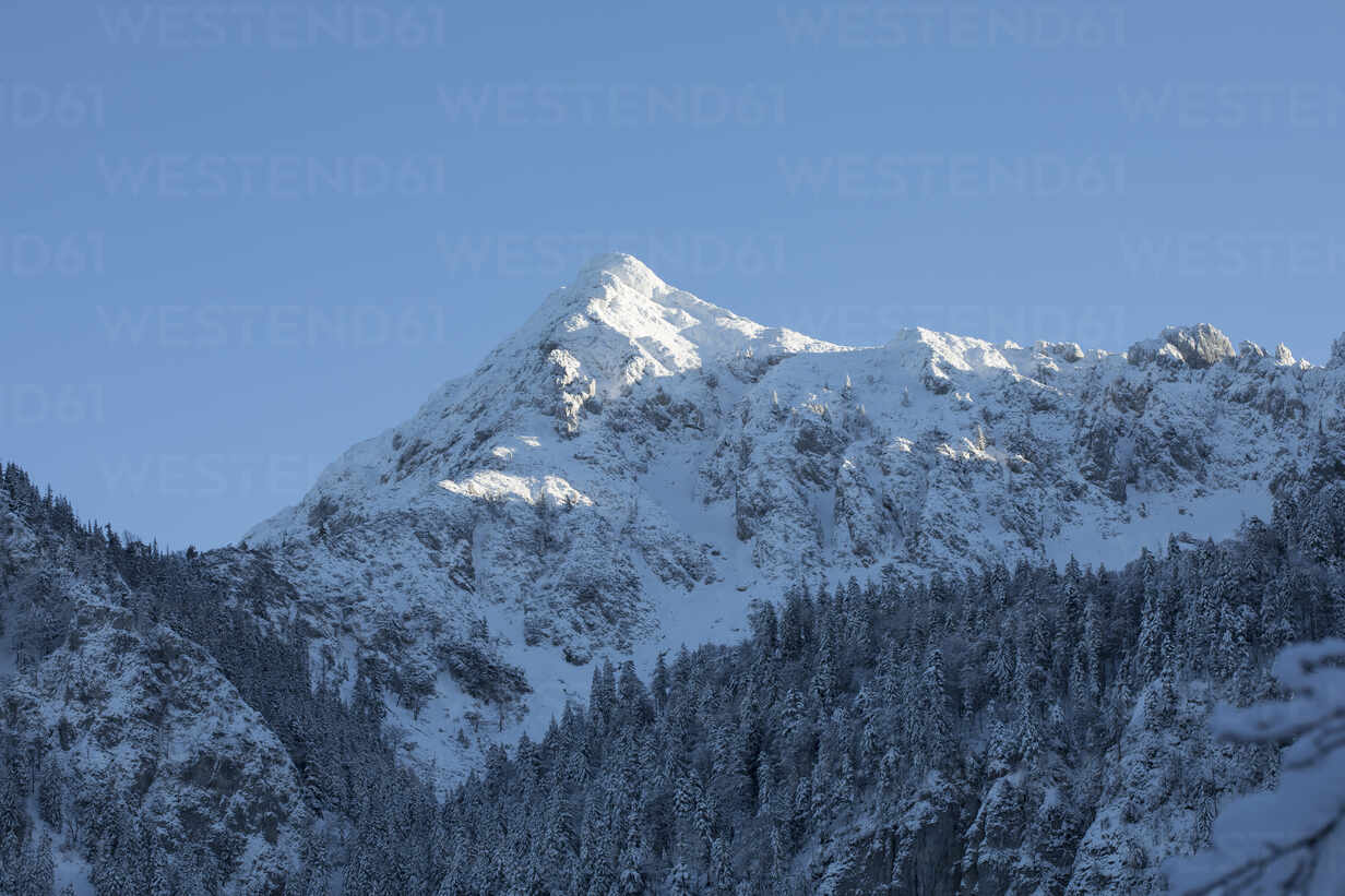 Germany Bavaria Snowcapped Zwiesel Mountain In Chiemgau Alps Zcf Christian Zappel Westend61