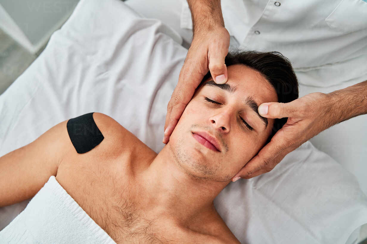 Giảm mỡ mặt hiệu quả bằng cách massage